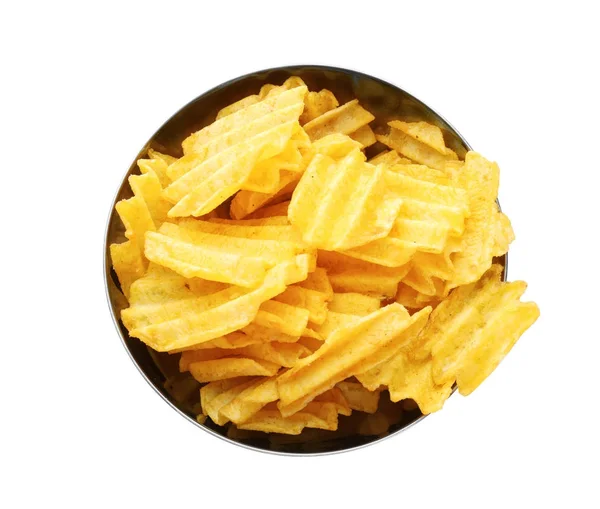 Schüssel mit Kartoffelchips auf weißem Hintergrund — Stockfoto