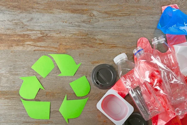 Znak recyklingu i śmieci — Zdjęcie stockowe