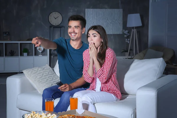 Young couple watching TV — Stock Photo, Image