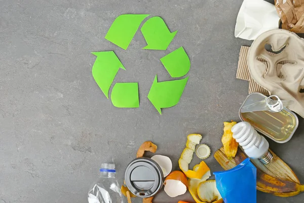 Signo de reciclaje y basura — Foto de Stock