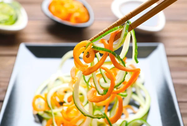 Råa vegetabiliska spaghetti — Stockfoto