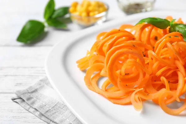 Esparguete de cenoura cru — Fotografia de Stock