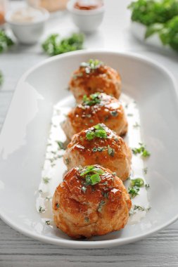 Lezzetli köfte ile plaka 