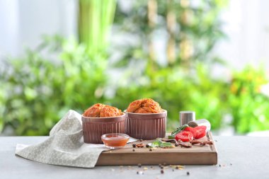 Kase lezzetli sosis topları ile