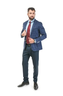 Beyaz arka plan üzerinde yakışıklı başarılı iş adamı