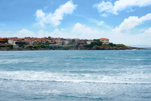 Küçük tatil beldesi sahil üzerinde — Stok fotoğraf