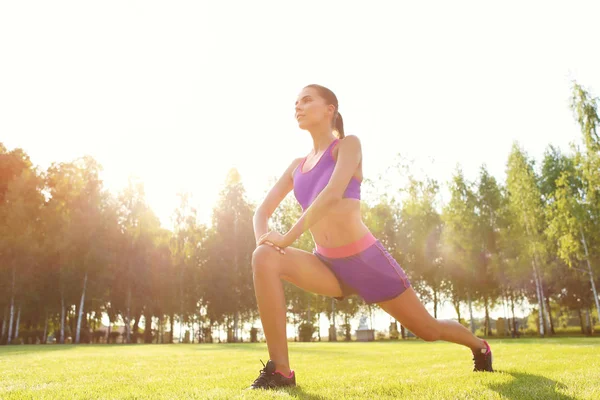 Sportieve jonge vrouw — Stockfoto