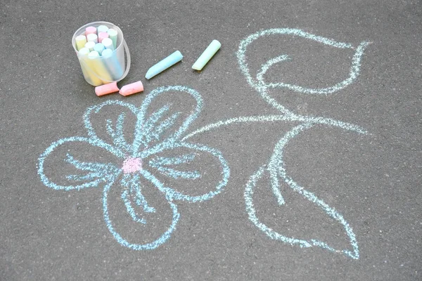 Chalk drawing of flower on asphalt — Stock Photo, Image