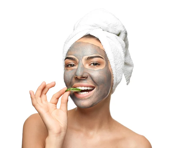 Jeune femme avec masque facial — Photo