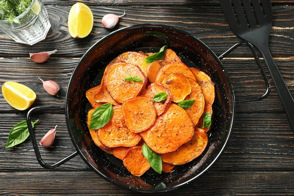 İle pişmiş tatlı patates çanağı 