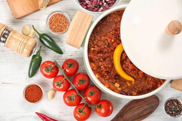 Saucepan with delicious chili con carne — Stock Photo, Image