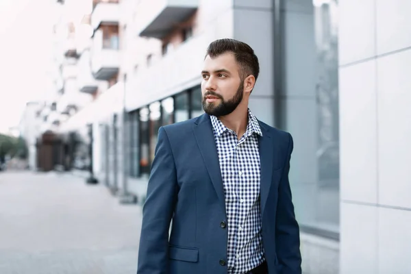 Guapo exitoso hombre de negocios — Foto de Stock