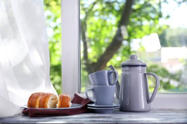 Çaydanlık ve bardak 