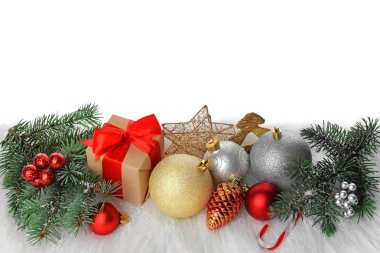  Noel süslemeleri ile kompozisyon