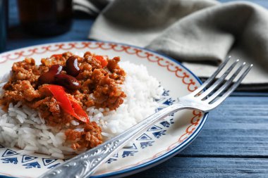 Pirinçli chili con carne.