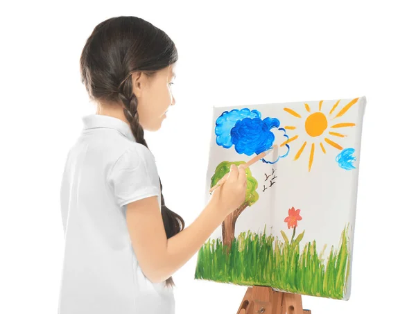 Kleines nettes Mädchen Malerei Bild vor weißem Hintergrund — Stockfoto