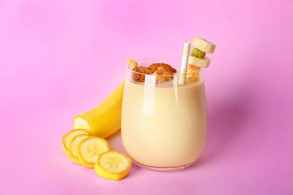 Savoureux smoothie banane — Photo