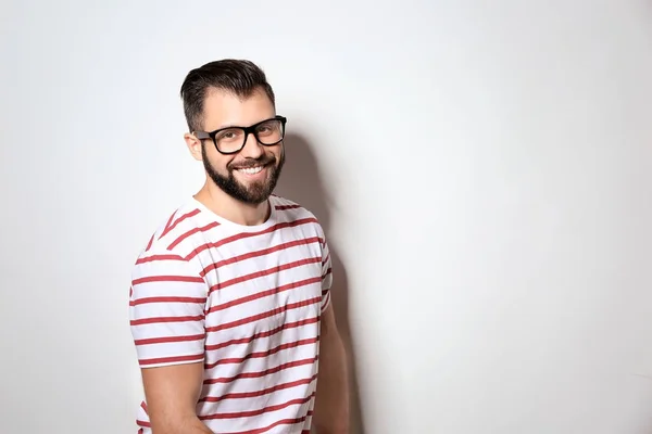 Hombre guapo en la luz — Foto de Stock