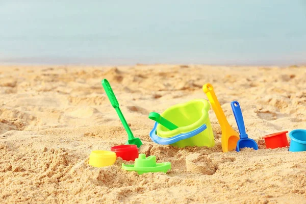 Dětské plážové hračky na písku — Stock fotografie