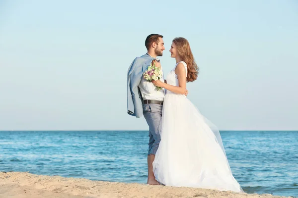 Glückliches Hochzeitspaar — Stockfoto