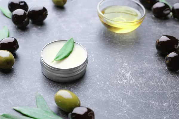 Cosmético con extracto de aceite de oliva —  Fotos de Stock