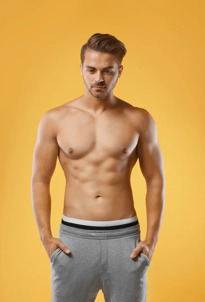Sexy hombre sin camisa —  Fotos de Stock