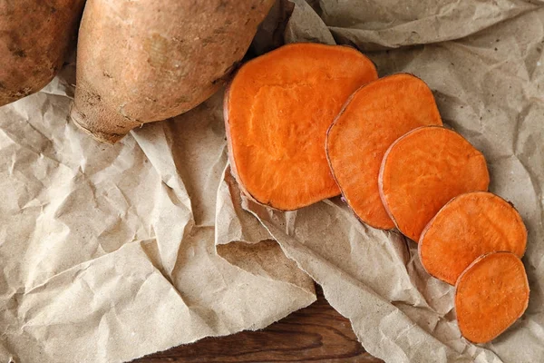 Zoete aardappelen op tafel — Stockfoto