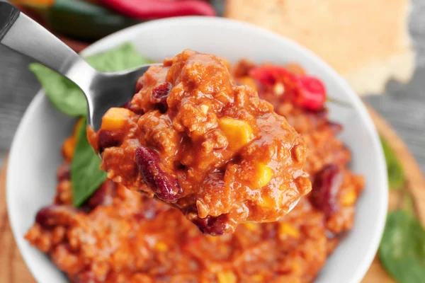 Chili con carne in spoon — Stock Photo, Image