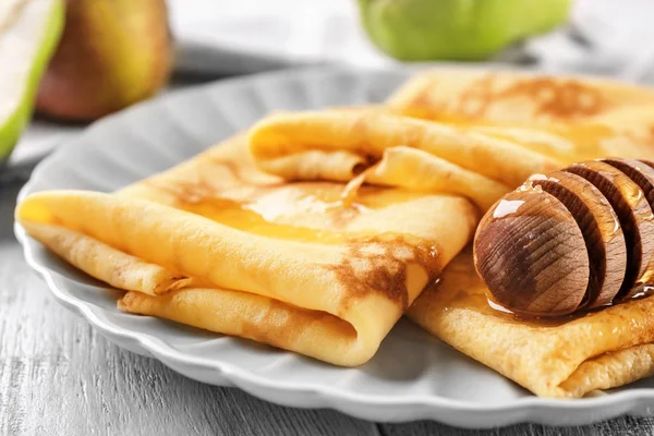 Delicious thin pancakes — Stock Photo, Image