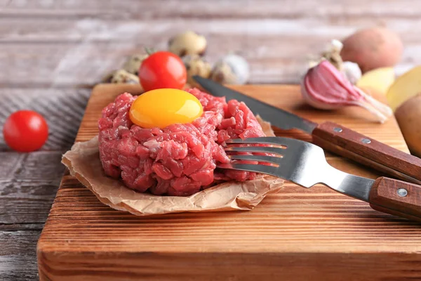 Steak tartare with yolk — Stock Photo, Image
