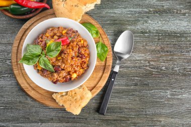 Chili con carne plakalı