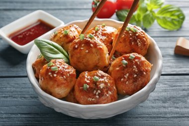 Soslu lezzetli köfte 