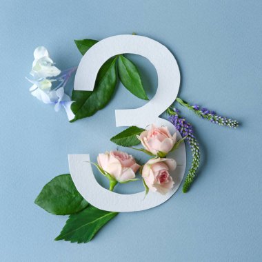 Üç numaralı ile güzel çiçek kompozisyon 