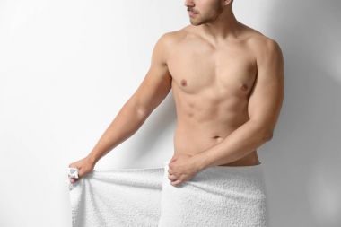 Seksi erkek havlu sarma