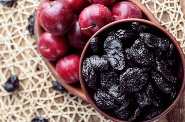 Lezzetli kurutulmuş ve taze Erik 