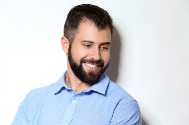 Işık yakışıklı adam 