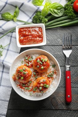 Soslu lezzetli köfte 