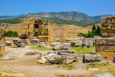 Güneşli antik kalıntıları ile güzel manzara