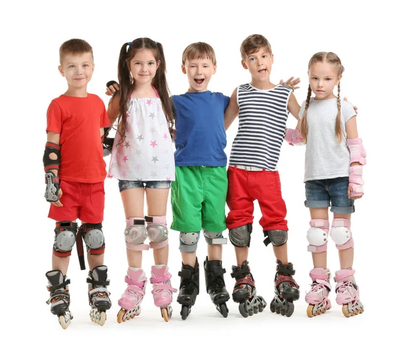 Niedliche Kinder auf Rollschuhen vor weißem Hintergrund — Stockfoto