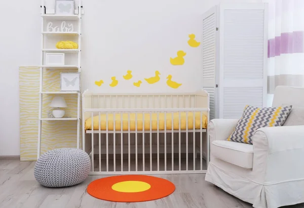 婴儿卧室用纸动物 — 图库照片