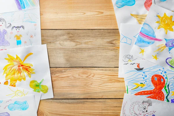 Children's drawings on wooden background — Stock Photo, Image