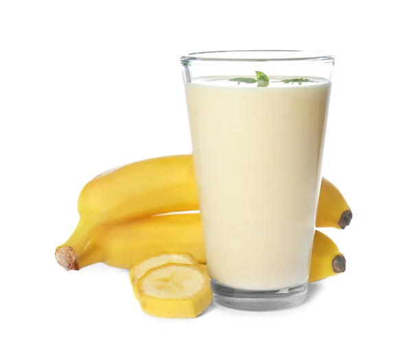 Reife Bananen und ein Glas leckerer Smoothie — Stockfoto