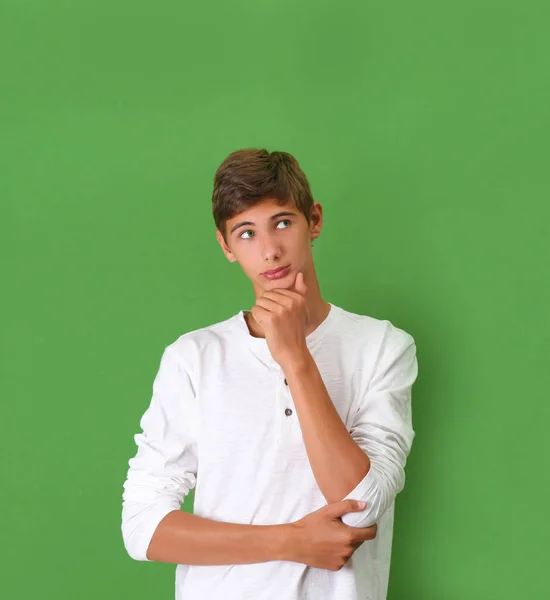 Emocional adolescente menino em roupas casuais — Fotografia de Stock