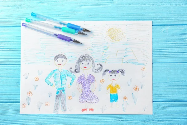 Dibujo infantil de la familia sobre fondo azul —  Fotos de Stock