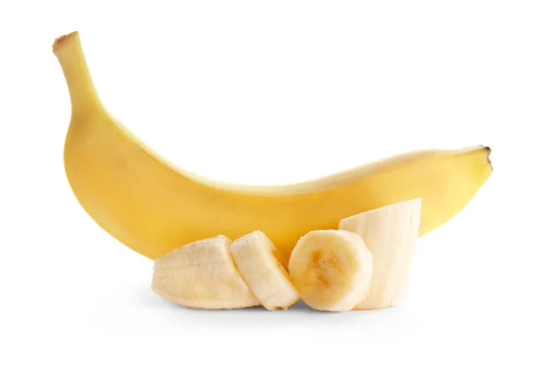 Hela och skivade bananer — Stockfoto