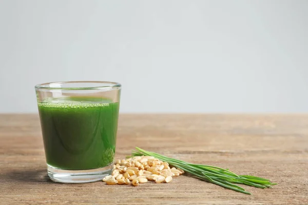 Wheat grass shot — Stock Photo, Image