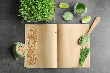 Buğday çim ürünleri ve defter kompozisyonu 