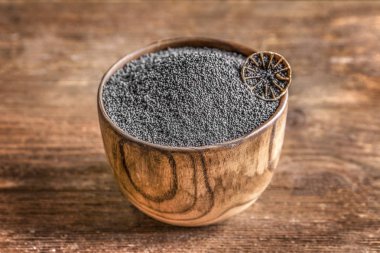 Haşhaş tohumu ile kase 