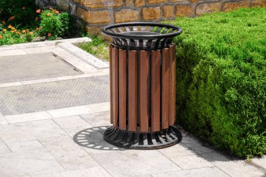 Çöp kutusu açık havada