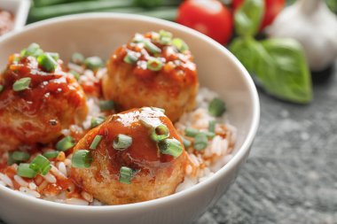 Soslu lezzetli köfte 